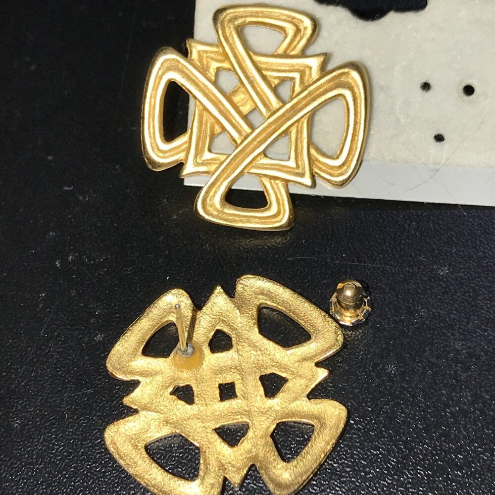 Vintage Gold Tone Square Knot Design Post Earrings - Picture 3 of 12